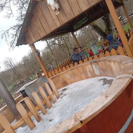 Guest house In Guest - Idylic Family Sejour With Hottube In Land Tarina